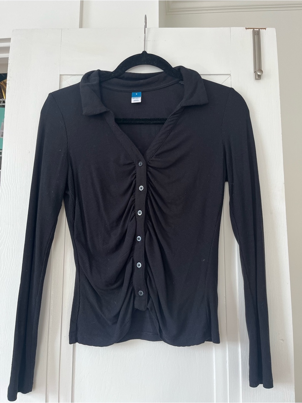 Old Navy Black Ruched Button-Front Collared Long Sleeve Top
